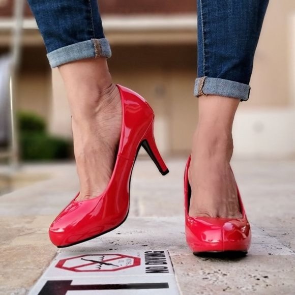 Women's Red PAT Low Heel Pumps Shoes - Picture 5 of 5